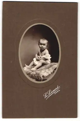 Fotografie L. Léonard, Creil, Portrait Säugling mit grossen Augen