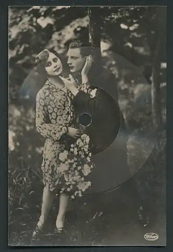 AK Weco Tonbild-Postkarte, Joseph Strauss "Dorfschwalben aus Österreich", Paar in vertrauter Pose