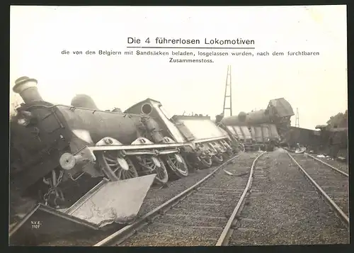 Riesen-AK Eisenbahnkatastrophe, 4 Führerlose Lokomotiven von Belgiern mit Sandsäcken beladen nach dem Zusammenstoss