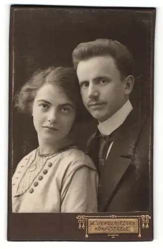 Fotografie W. Spengler, Königsteele, Portrait hübsches junges Paar