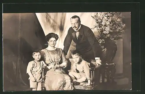 AK Grossherzogpaar von Hessen-Darmstadt mit Kindern