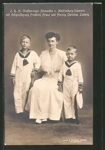 AK Grossherzogin Alexandra von Mecklenburg-Schwerin mit ihren Söhnen