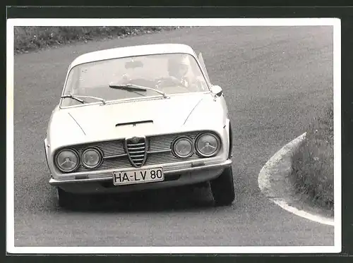 AK Sportfahrlehrgang Nürburgring 1963, Alfa Romeo in Kurvenlage