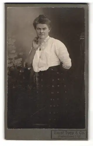 Fotografie Ernst Topp & Co., Plettenberg i/W, Portrait bürgerliche Dame