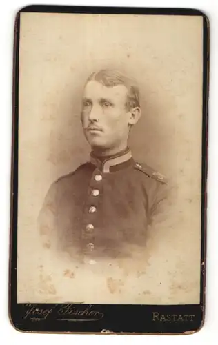 Fotografie Josef Fischer, Rastatt, Portrait Soldat in Uniform