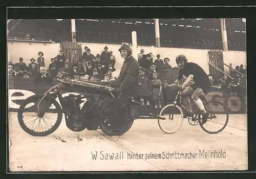 Foto-AK W. Sawall hinter seinem Schrittmacher Meinhold, Fahrrad und Motorrad