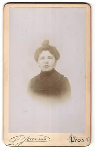 Fotografie L. Joannin, Lyon, Portrait Dame mit Hochsteckfrisur