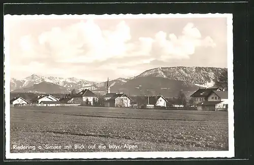 AK Riedering a. Simsee, Ortsansicht mit Blick auf die bayr. Alpen