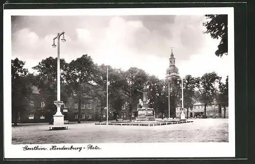 AK Genthin, Denkmal am Hindenburgplatz