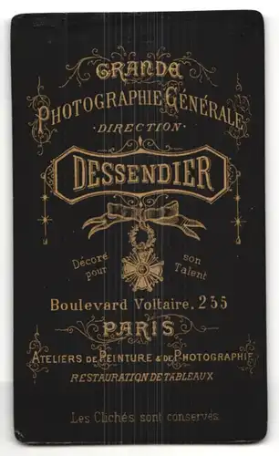 Fotografie Dessendier, Paris, Portrait Herr mit Bürstenhaarschnitt