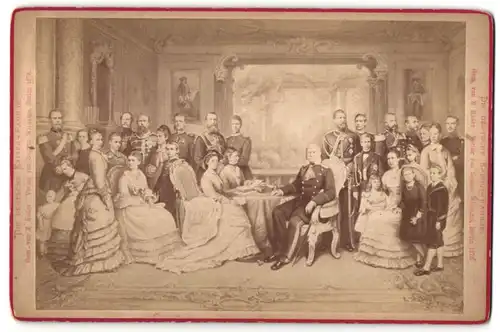 Fotografie Sophus Williams, Berlin, Portraitgemälde der kaiserlichen Familie