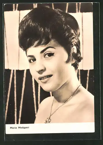 AK Schauspielerin Maria Medgyesi mit toller Halskette