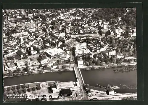 AK Mülheim a.d. Ruhr, Stadtansicht mit Stadthalle und Schlossbrücke vom Flugzeug aus