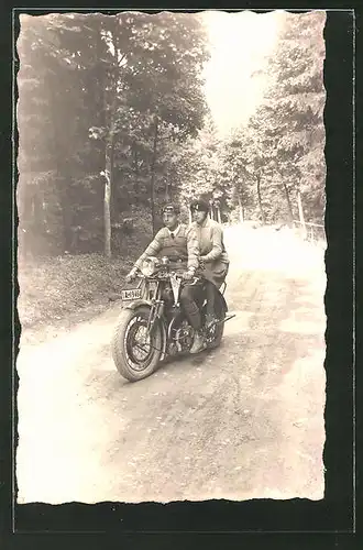 Foto-AK Paar auf dem Motorrad FN