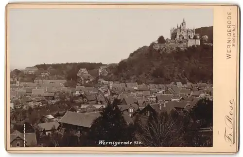 Fotografie Fr. Rose, Wernigerode, Ansicht Wernigerode, Ortsansicht mit Schloss