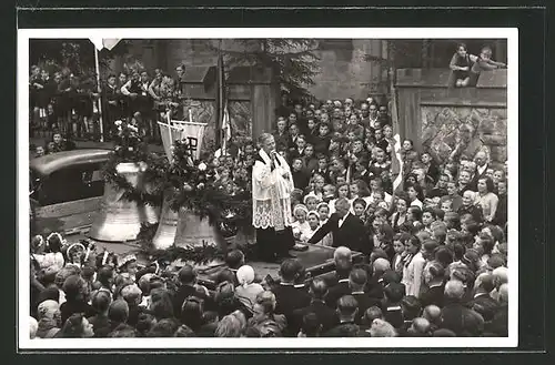 Foto-AK Ober-Roden, Priester bei der Glockenweihe
