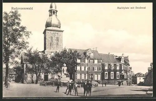 AK Radevormwald, Marktplatz mit Denkmal