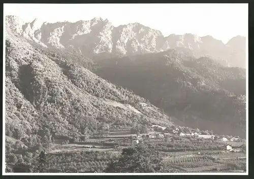 Fotografie Fotograf unbekannt, Ansicht Partschins / Südtirol, Ortsansicht mit Landschaftspanorama