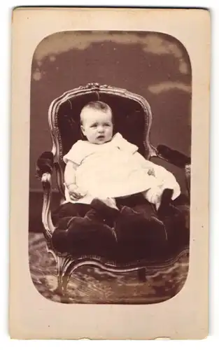 Fotografie F. Mulnier, Paris, Portrait niedliches Baby mit unzufriedenem Blick