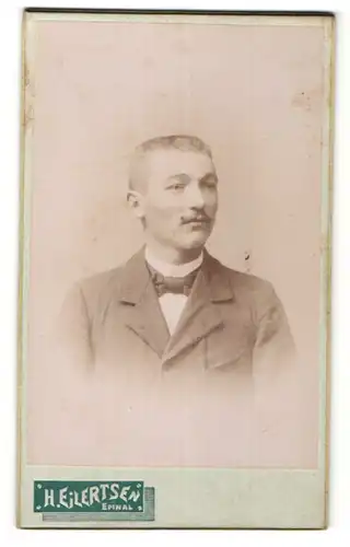 Fotografie H. Eilertsen, Epinal, Portrait Herr mit Bürstenhaarschnitt