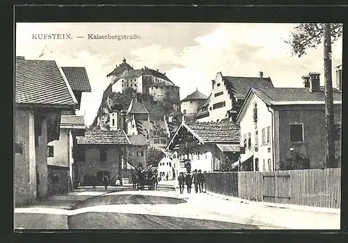 AK Kufstein, Kaiserbergstrasse mit Blick zur Festung