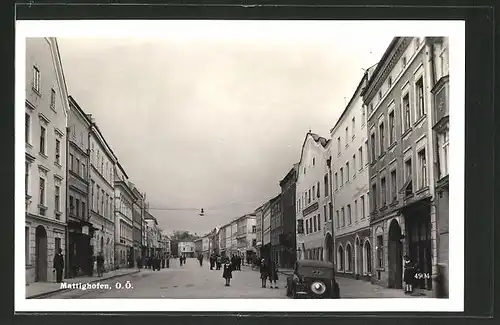 AK Mattighofen, Strassenpartie mit Häuserzeile