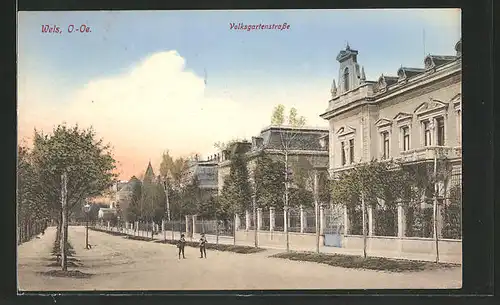 AK Wels, Volksgartenstrasse mit spielenden Kindern