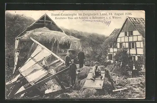 AK Balkhausen, Zerstörtes Haus mit Scheune, Unwetter am 14. Aug. 1906