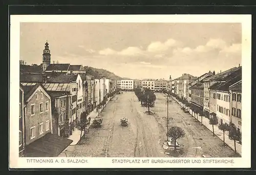 AK Tittmoning a. d. Salzach, Stadtplatz mit Burghausertor und Stiftskirche