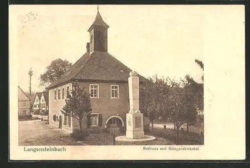 AK Langensteinbach, Rathaus mit Kriegerdenkmal