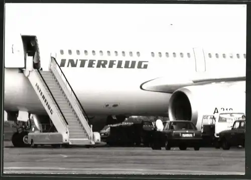Fotografie Flugzeug Airbus A310 der Interflug auf einem Flughafen