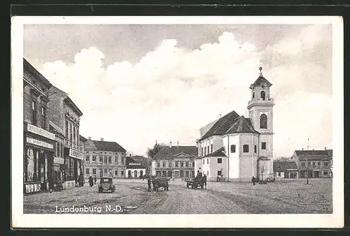 AK Lundenburg, Stadtplatz mit Kirche