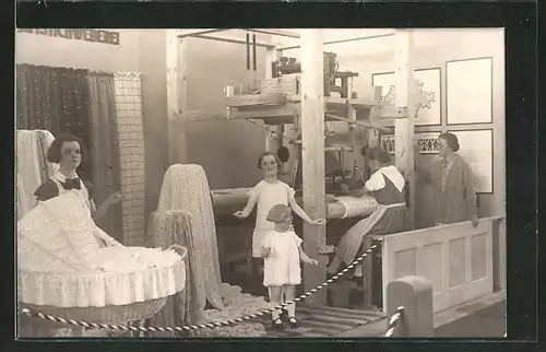 AK Frauen in der Teppichweberei mit Puppen