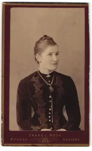 Fotografie Franz J. Mock, Buchau, Saulgau, Portrait junge Frau mit zusammengebundenem Haar