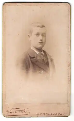 Fotografie Pierre Petit, Paris, Portrait Knabe in Anzug