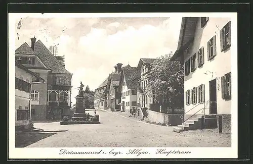 AK Dietmannsried, Hauptstrasse mit Denkmal