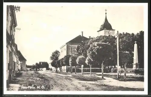 AK Neu-Pölla, Ortspartie mit Kirche und Kriegerdenkmal