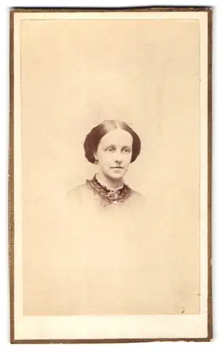 Fotografie D. Appleton & Co., New York City, Portrait junge Frau mit zeitgenöss. Frisur