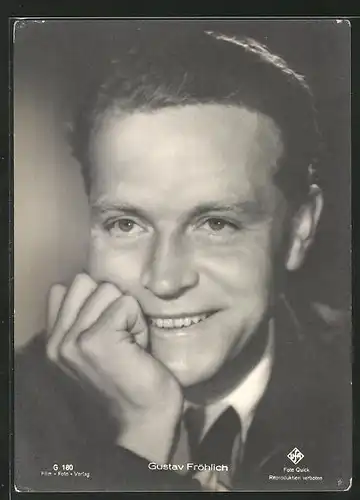 AK Schauspieler Gustav Fröhlich lächelnd mit der Hand am Kopf