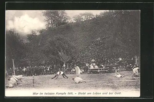AK Ringer kämpfen auf einem Feld im Freien