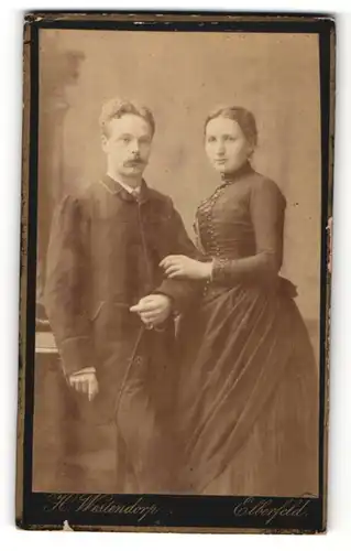 Fotografie H. Westendorp, Elberfeld, Portrait junges bürgerliches Paar