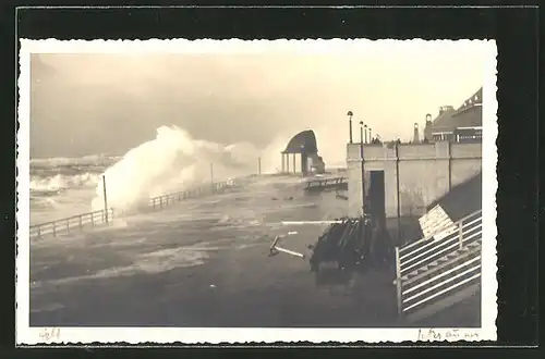 Foto-AK Westerland / Sylt, Sturmflut an der Promenade