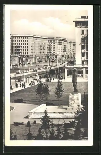 AK Berlin, Stalinallee mit Stalindenkmal