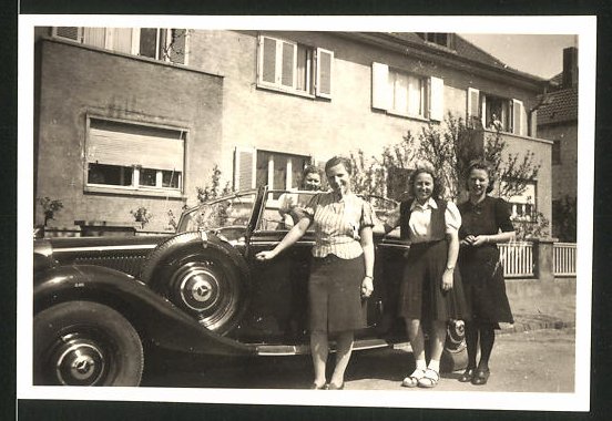 Fotografie Auto Mercedes Benz Cabrio Hubsche Frauen Posieren Am Pkw Nr Oldthing Technik Verkehr