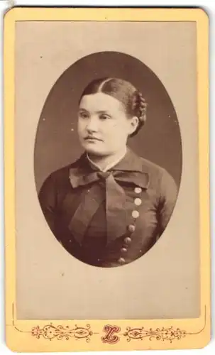 Fotografie A. Zagel, Paris, Portrait Fräulein mit zeitgenöss. Frisur