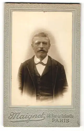 Fotografie Maignet, Paris, Portrait betagter Herr in Anzug