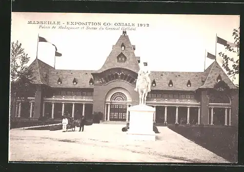 AK Marseille, Exposition coloniale 1922, Palais de Madagascar et Statue du General Gallièni