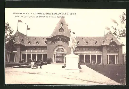 AK Marseille, Exposition coloniale 1922, Palais de Madagascar et Statue du Gènèral Gallieni