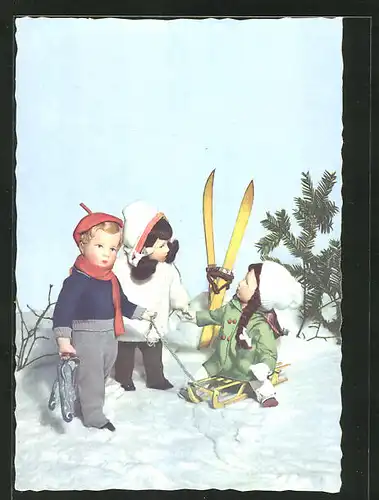 AK Käthe Kruse-Puppen im Schnee mit Schlitten und Ski