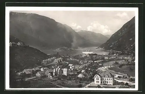 AK Odda, Ortsansicht mit Blick zum Hardangerfjord